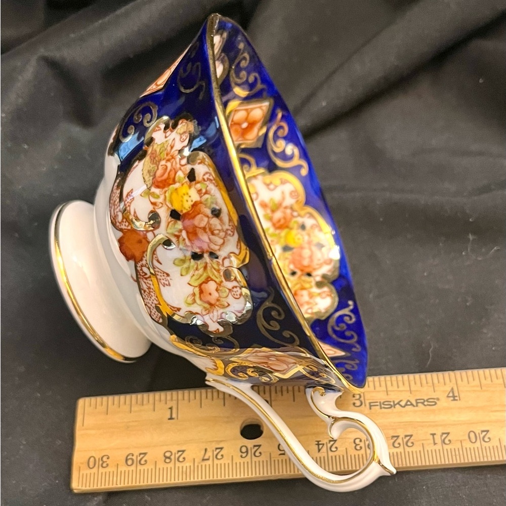 Royal Albert Heirloom Teacup Saucer Set Bone China England Imari Cobalt Gold VTG - Picture 17 of 17